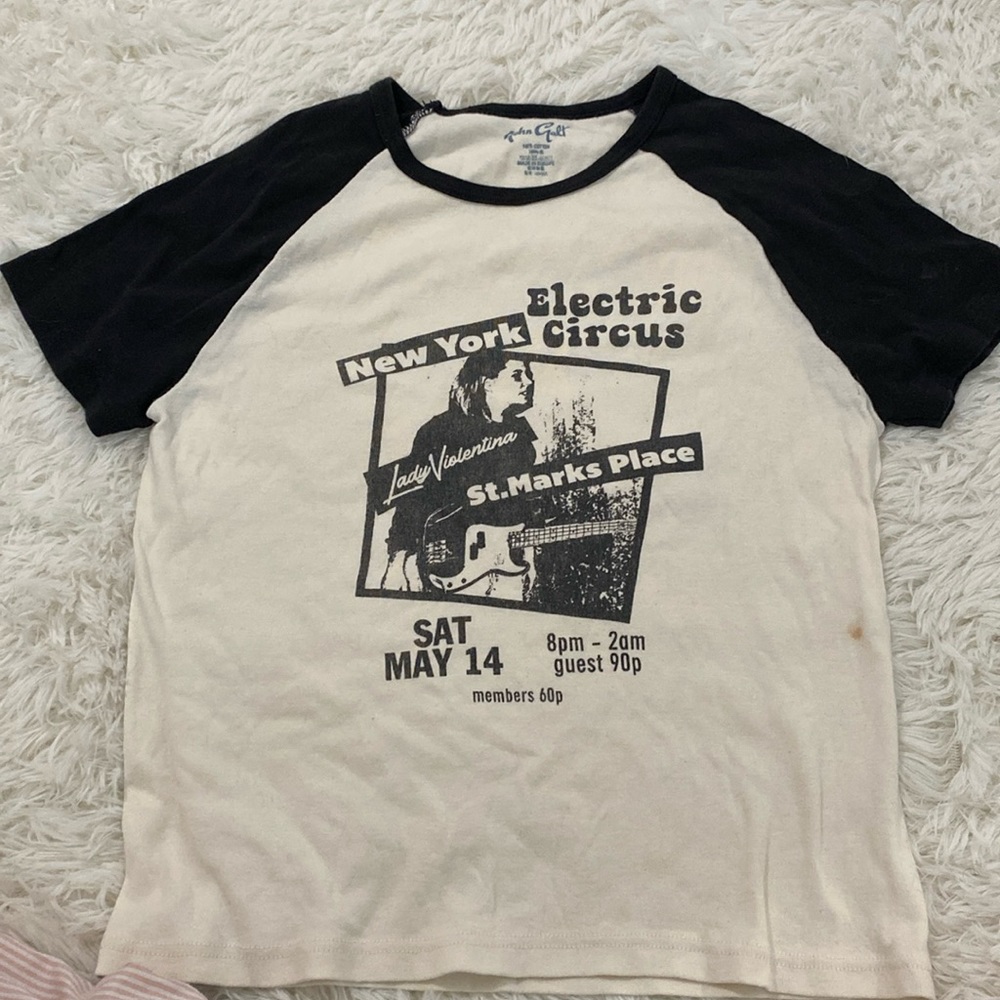 black and white t shirt